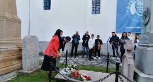 IMG-70ca33c3ca635e6a2620a98bab79931d-V