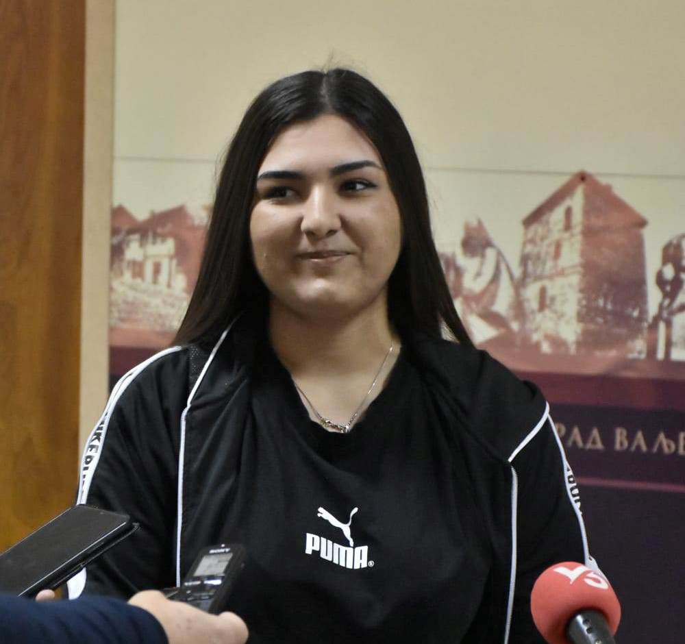 Tina-Petrovic-dodela-stipendija-Romi Tina-Petrovic-dodela-stipendija-Romi