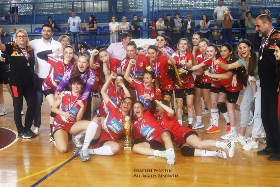 Sastav Metalca 2015 sa peharom pobednika Prve lige Zapad Sastav Metalca 2015 sa peharom pobednika Prve lige Zapad