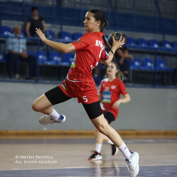 Tamara Kosić postiže gol