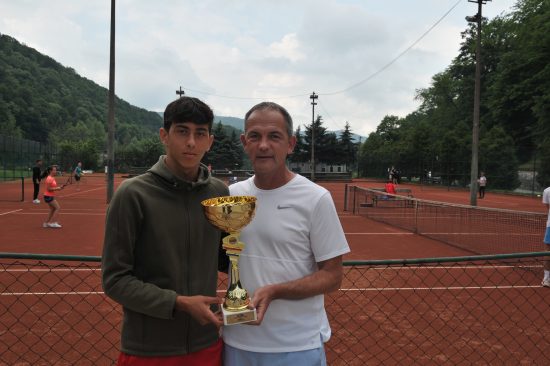 Mihailo Nikić tenis (1) Mihailo Nikić tenis (1)