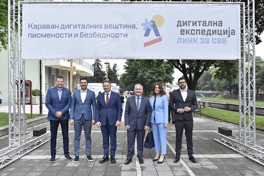Ministar informisanja Mihailo Jovanović 1