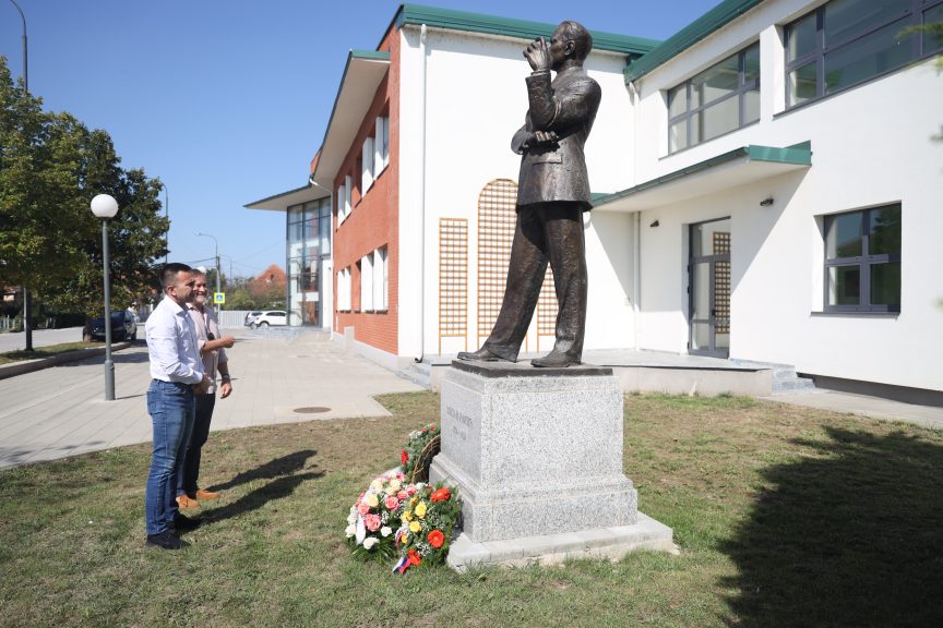 Polaganje venaca u Mionici