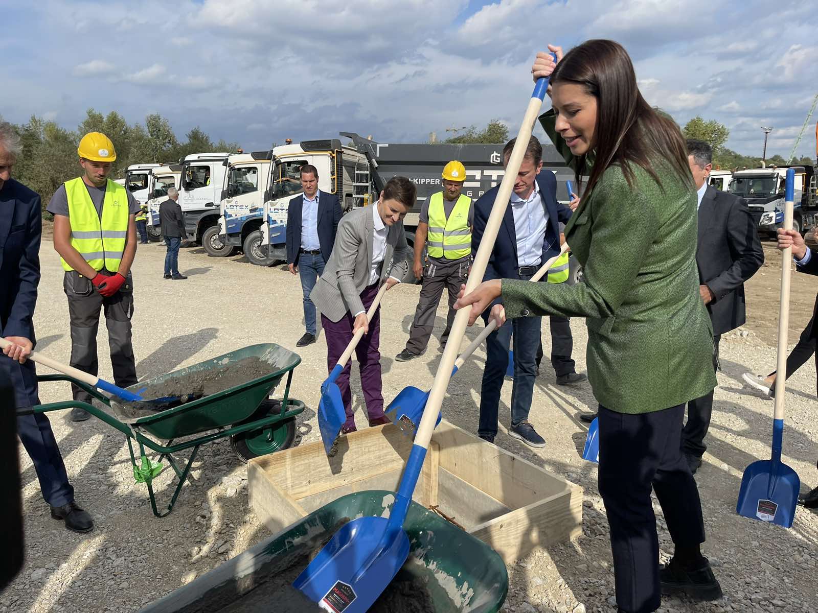 Ana Brnabić i Irena Vujovič - Početak izgradnje Regionalnog centra Kalenić, foto - Grad Valjevo