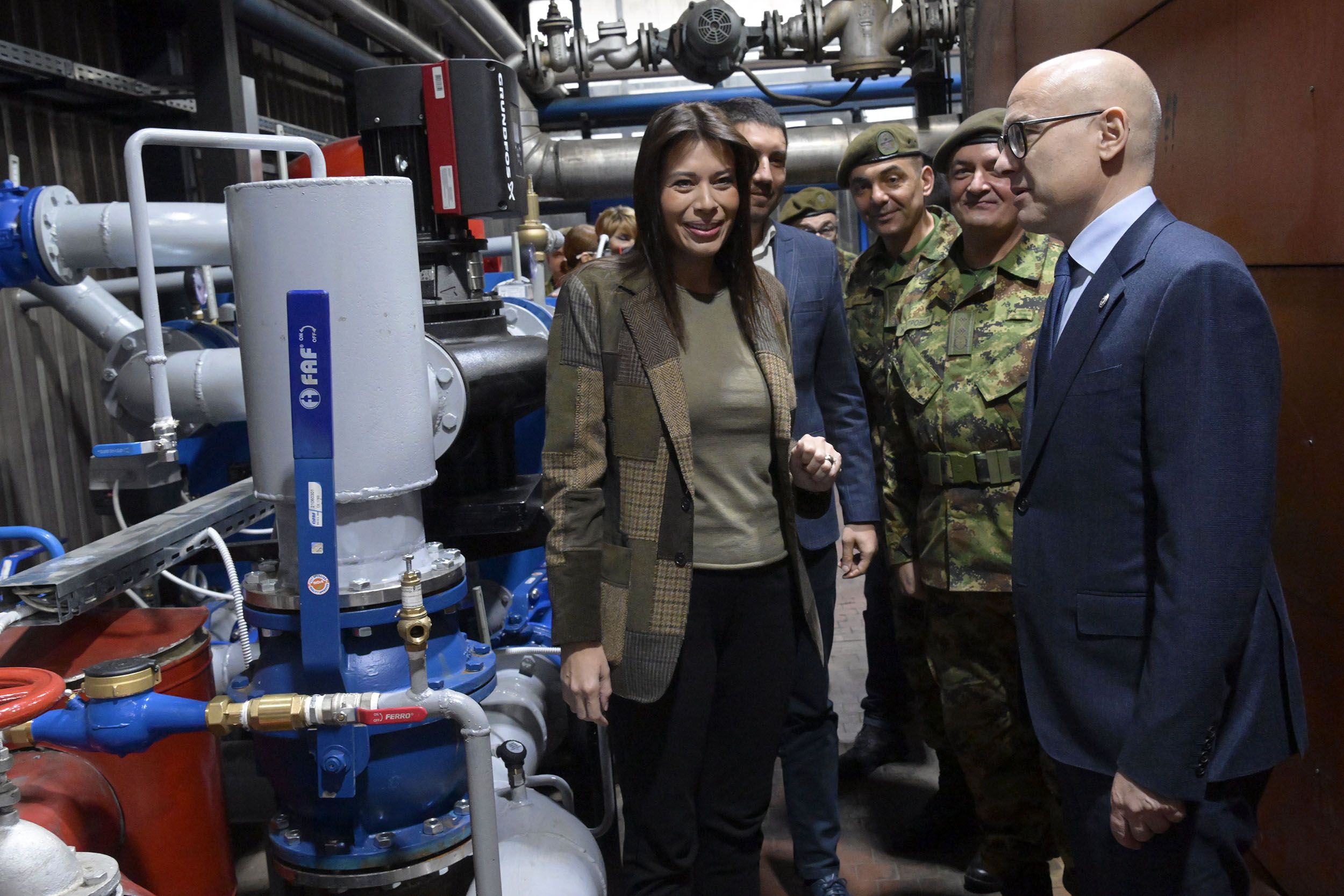 Irena Vujović i Miloš Vučević u Kasarni u Valjevu, foto - Ministarstvo odbrane
