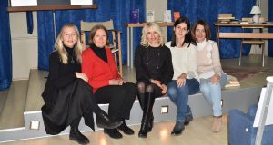 Profesorke na priredbi o Handkeu u T