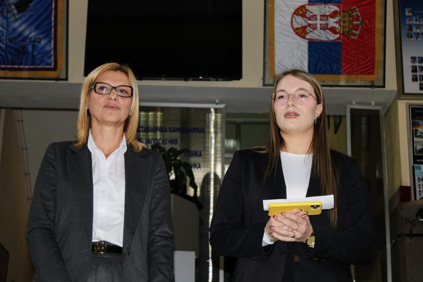 1 Profesorka Biljana Djordjevic i Katarina Kašiković, učenica Tehničke škole