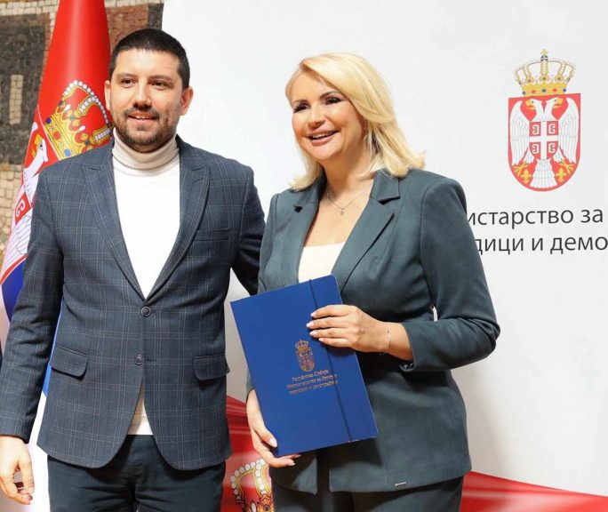 Potpisan ugovor za izgradnju igralista 2 Potpisan ugovor za izgradnju igralista 2