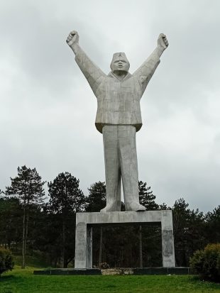 Spomenik Valjevo Stvan Filipović Vandalizam (2)