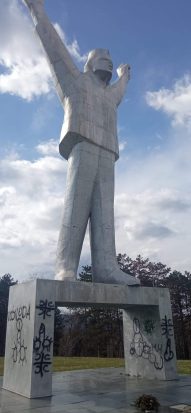 Valjevo Spomenik Stevan Filipović Vandalizam (2)