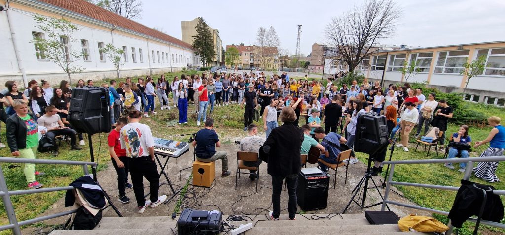 Medicinska škola Valjevo - Sreća, sreća, radost (5)