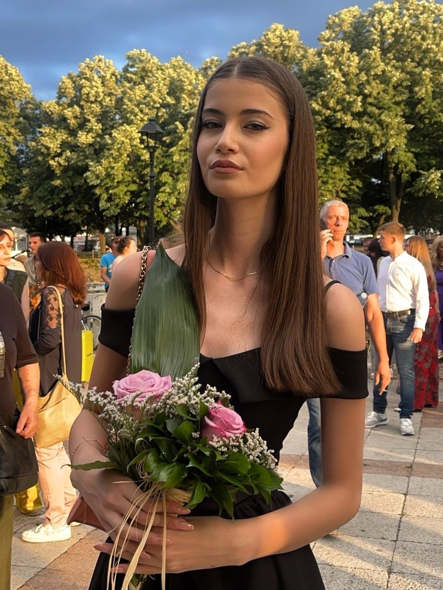 Teodora Aničić - Đak generacije OŠ Sestre Ilić Valjevo (5) Teodora Aničić - Đak generacije OŠ Sestre Ilić Valjevo (5)