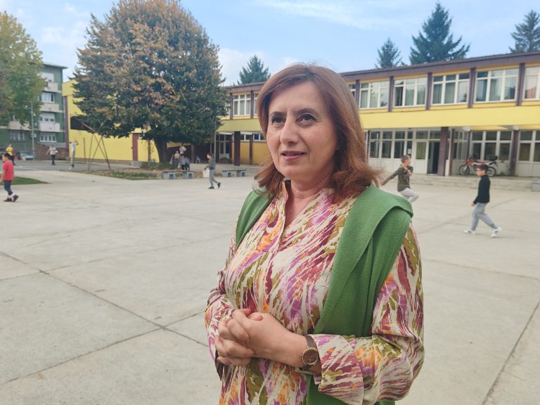 ZVONI NA POLA SATA Prosveta sindikat