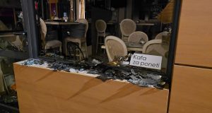 Protesti Valjevo 16. avgust kafe Kod lažnog svedoka (2)