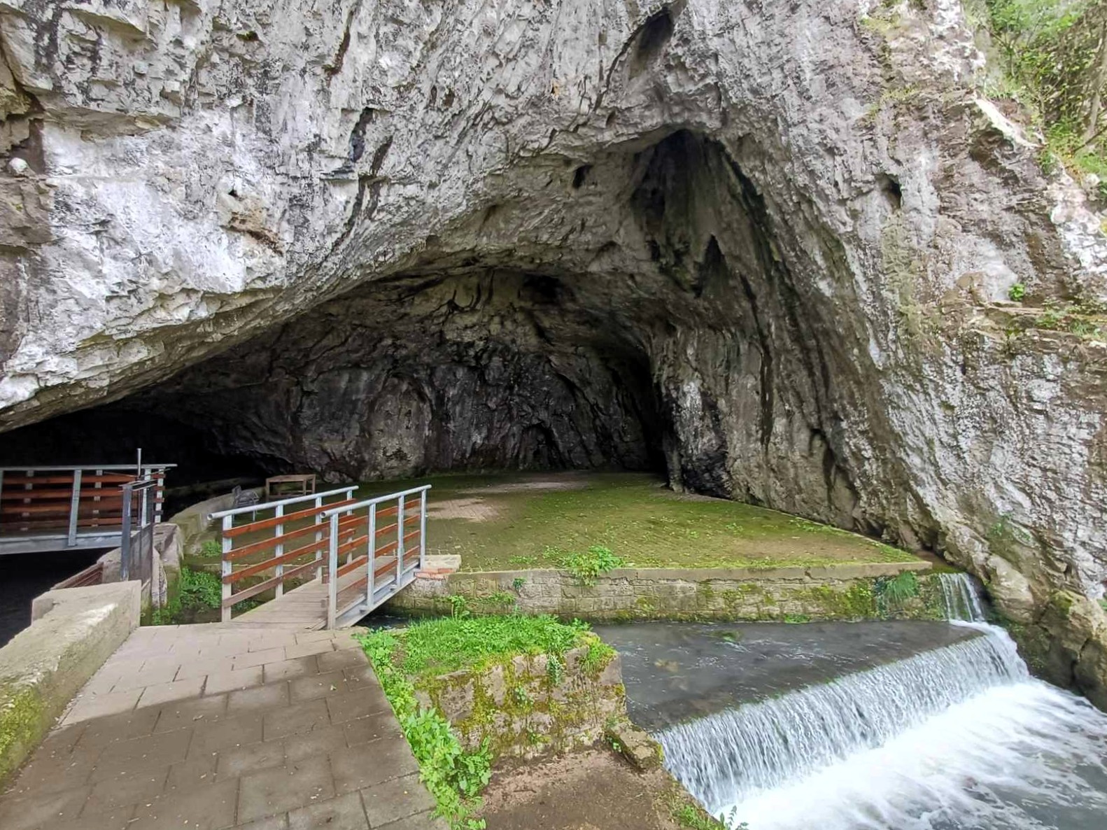 Petnička pećina (2)