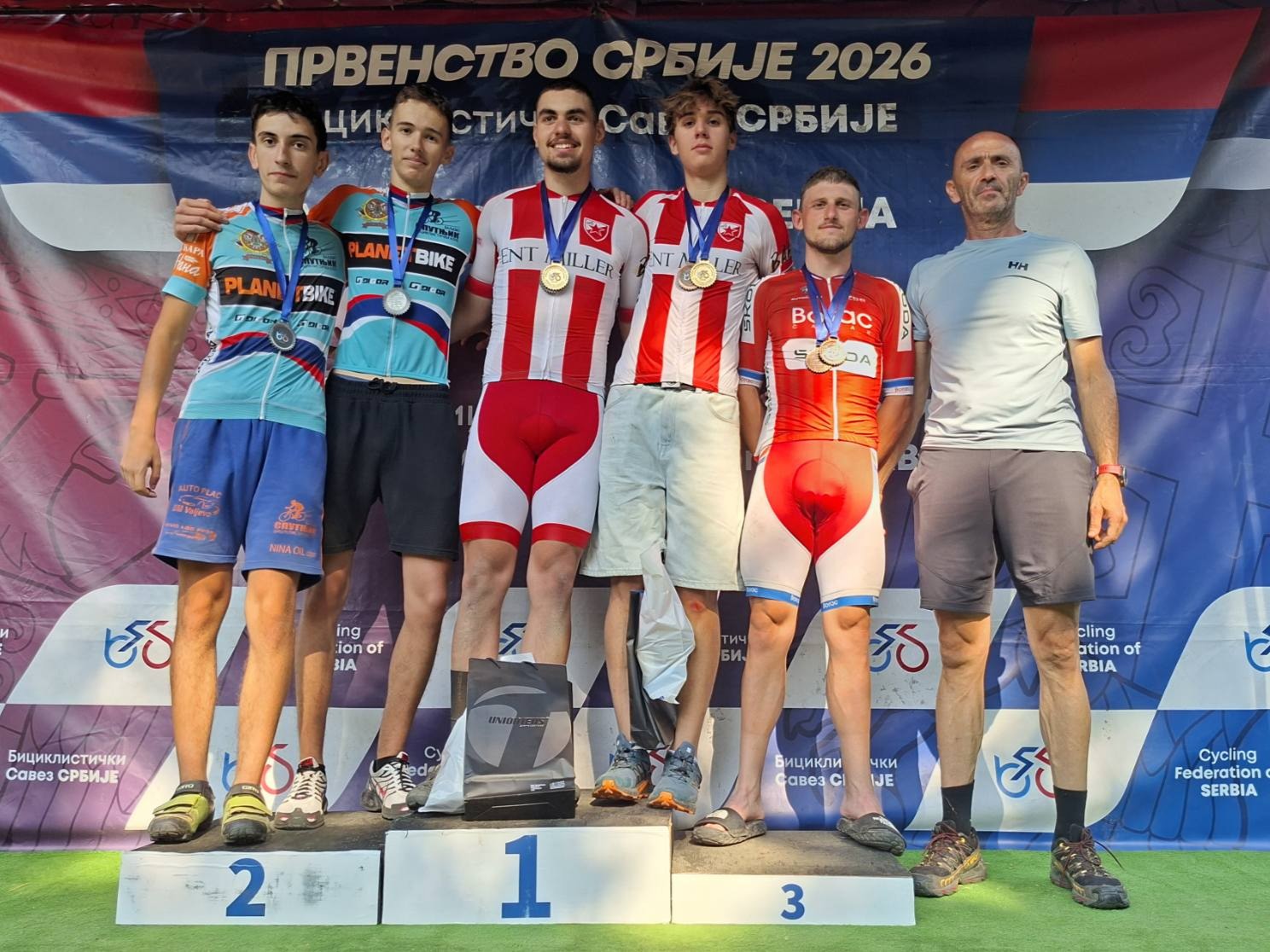 Juniorska ekipa BK Sputnjik vicešampioni države (1)