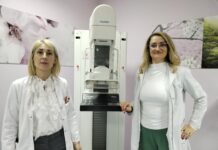 ZA 7 MESECI U ZC VALJEVO OTKRIVENO 557 NOVIH SLUČAJEVA KARCINOMA – ONKOLOZI APELUJU NA PREVENTIVU I SKRINING Dr Tomić Lukić i dr Jovanović pored mamografa