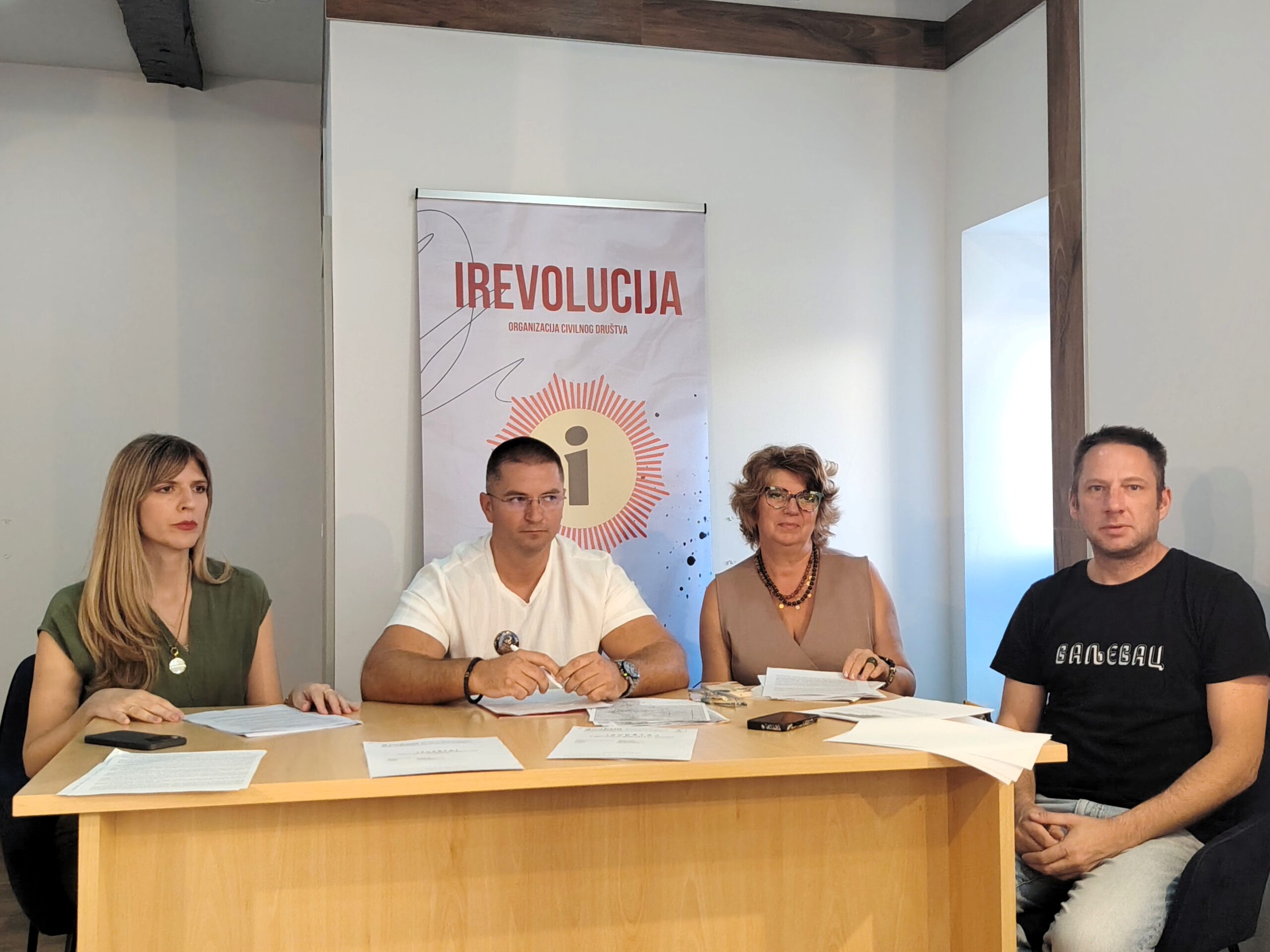 iRevolucija Valjevo (3) iRevolucija Valjevo (3)