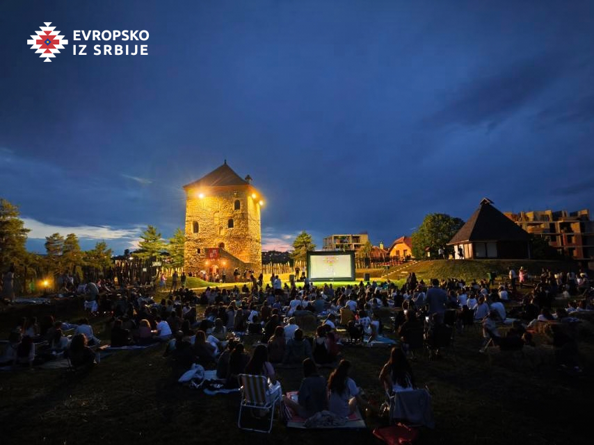 1 Naslovna, Bioskopska projekcija kod Kule Nenadovića, udruženej Tren, foto Slavica Filipović Jovanović