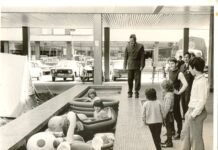 KULTURNO NASLEĐE ČINI I KOLEKTIVNO SEĆANJE – DA LI SE URBANISTIČKIM PROMENAMA MENJA IDENTITET GRADA? 6 Fontana kod Robne kuće vrv 1974 autor DM vlasnik Mirjana Srećković